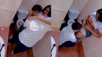 Bokep Indo Pelajar SMA Ngentot di Toilet Sekolah