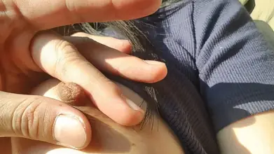 Cewek Cindo Sweater Biru Rela Diremas Sampe Keenakan