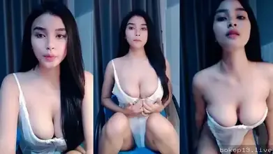Cewek Seksi Pamerin Tubuh Bikin Tegang